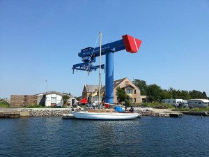 Vetter-Bootskran Typ BOSS mit Tragfähigkeit 24 Tonnen bei der Bootswerft Josef Martin, Fehmarn.