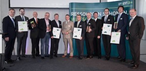 v.l.n.r.: NRW-Umweltminister Johannes Remmel, Dr. Dieter Nikolay und Prof. Dr. Wolfgang Kollenberg von WZR ceramic solutions, Peter Breidenbach und Manfred Lemke von CLAYTEC, Matthias Gölitz (goelitzdesign) und Hans-Dieter Sanker von P.F. FREUND & CIE., Uwe Kittel, Jan Krückemeyer und Tim Freund von der Firma Reinhard Krückemeyer, Moritz Mintrop von Mintrop.mm-Hotels sowie Dr. Peter Jahns, Leiter der Effizienz-Agentur NRW.