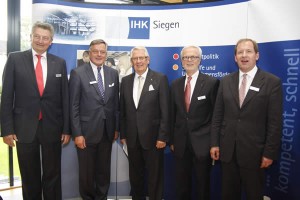 Felix G. Hensel (2. von links) wurde zum neuen IHK-Präsidenten gewählt.