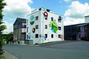 Der Anbau des HuK Umweltlabors erhielt eine markante Fassadengestaltung. (Foto: HuK)