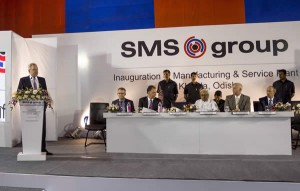 Dr. Heinrich Weiss begrüßt die Gäste in Bhubaneswar (von links nach rechts): Dr. Heinrich Weiss, Vorsitzender der Aufsichtsrates der SMS group, Christian Klein, CEO & Managing Director SMS India, Burkhard Dahmen, CEO der SMS Siemag und Sprecher der SMS group, Naveen Patnaik, Chief Minister of Odisha, Rainer Schmiedchen, Deutscher Generalkonsul in Kolkata, Sam Schreiner, Botschafter von Luxemburg.
