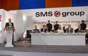 Dr. Heinrich Weiss begrüßt die Gäste in Bhubaneswar (von links nach rechts): Dr. Heinrich Weiss, Vorsitzender der Aufsichtsrates der SMS group, Christian Klein, CEO & Managing Director SMS India, Burkhard Dahmen, CEO der SMS Siemag und Sprecher der SMS group, Naveen Patnaik, Chief Minister of Odisha, Rainer Schmiedchen, Deutscher Generalkonsul in Kolkata, Sam Schreiner, Botschafter von Luxemburg. 