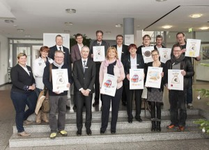 Strahlende Gesichter bei den Spendenempfängern: Mit mehr als 73.000 Euro unterstützt die SIEGENIA GRUPPE zum 100-Jährigen diverse regionale Hilfsorganisationen.