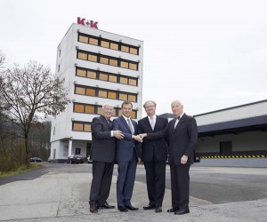 Im Bild (v. l. n. r.): Walter Mennekes, Christopher Mennekes, Prof. Dr. Stephan Becker, Franz Becker.