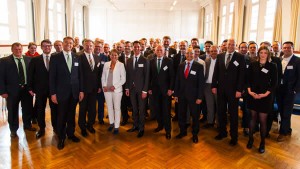 Gemeinsam mit Ehrenkurator Landrat Andreas Müller und rund 80 Gästen aus Politik und Wirtschaft hat die Business School der Universität Siegen ihren Jahresempfang in der Aula des Lyz gefeiert.