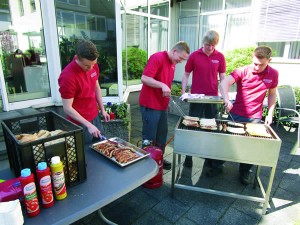 Mit einer Grill-Aktion wurden Spendengelder für die Betriebstypisierung gesammelt.