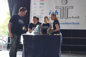 Die „Science Show“ des Gymnasiums Stift Keppel zeigt wissenschaftliche Experimente mit „Aha-Effekt“.