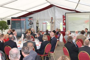 Christian F. Kocherscheidt begrüßte zahlreiche Gäste zur Einweihung des neuen Hochregallagers.