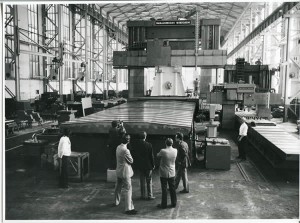 Eine 48 m lange und 11,5 m hohe Fräs- und Bohrmaschine fertigte Waldrich 1974 für ein dä­ni­­sches Unter­neh­men. Auf dem Werkstücktisch konnten Werkstücke in der Größe von sechs schweren LKW, je­­weils zwei nebeneinander geparkt, aufgespannt und bearbeitet werden. 