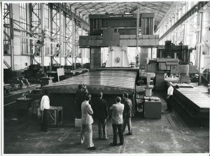 Eine 48 m lange und 11,5 m hohe Fräs- und Bohrmaschine fertigte Waldrich 1974 für ein dänisches Unternehmen. Auf dem Werkstücktisch konnten Werkstücke in der Größe von sechs schweren LKW, jeweils zwei nebeneinander geparkt, aufgespannt und bearbeitet werden.