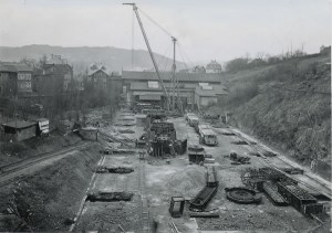 Halle 6 des Waldrich-Werkes III an der Siegener Leim­bachstraße, völlig demontiert, um 1949.