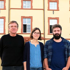 Entwickeln das Nett-Werkzeug gemeinsam: Dr. Helmut Hauptmeier von der iSchool der Uni Siegen und Anne Weibert und Konstantin Aal vom Lehrstuhl für Wirtschaftsinformatik und Neue Medien.